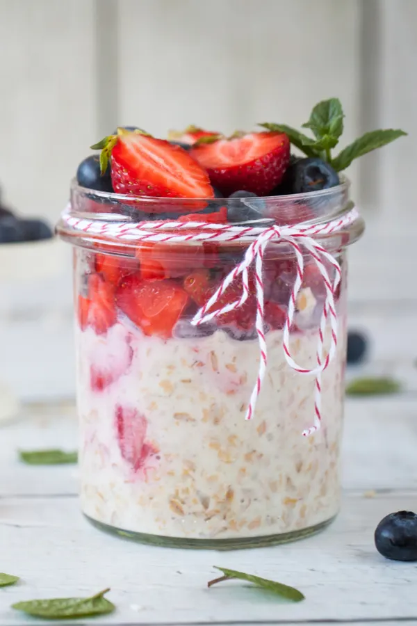 strawberry blueberry oats