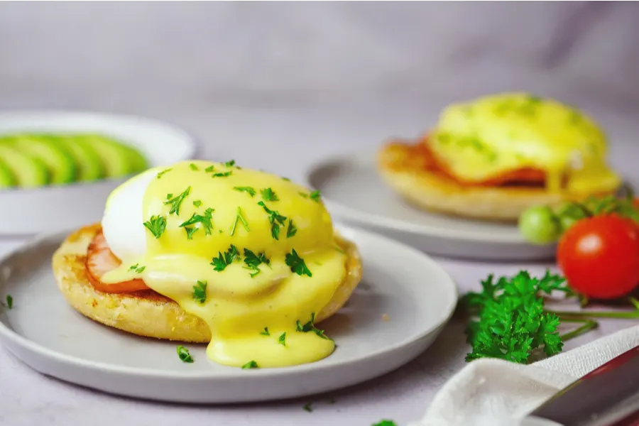 Easy Eggs Benedict Recipe - An Impressive Breakfast For Two!