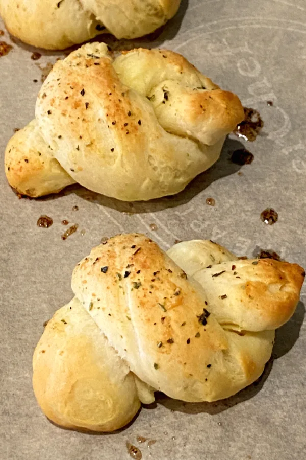 baked garlic knots 