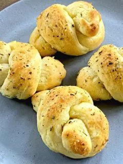 easy garlic knots