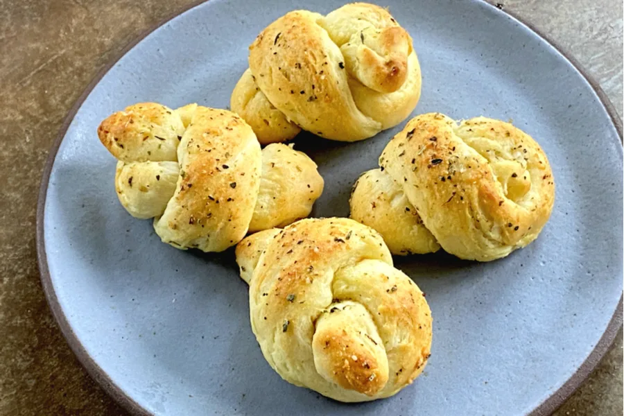 easy garlic knots