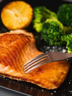 sheet pan salmon and broccoli