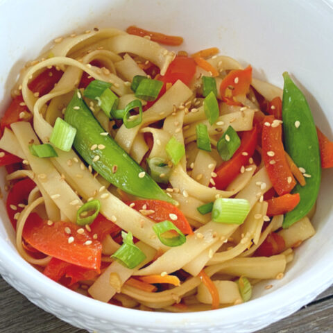 vegetable lo mein in white bowl