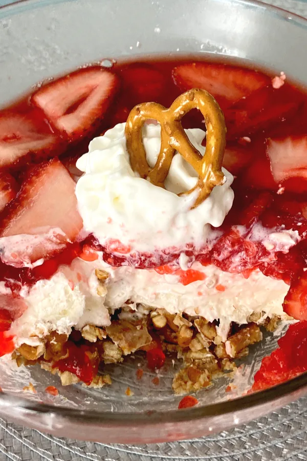 strawberry pretzel dessert