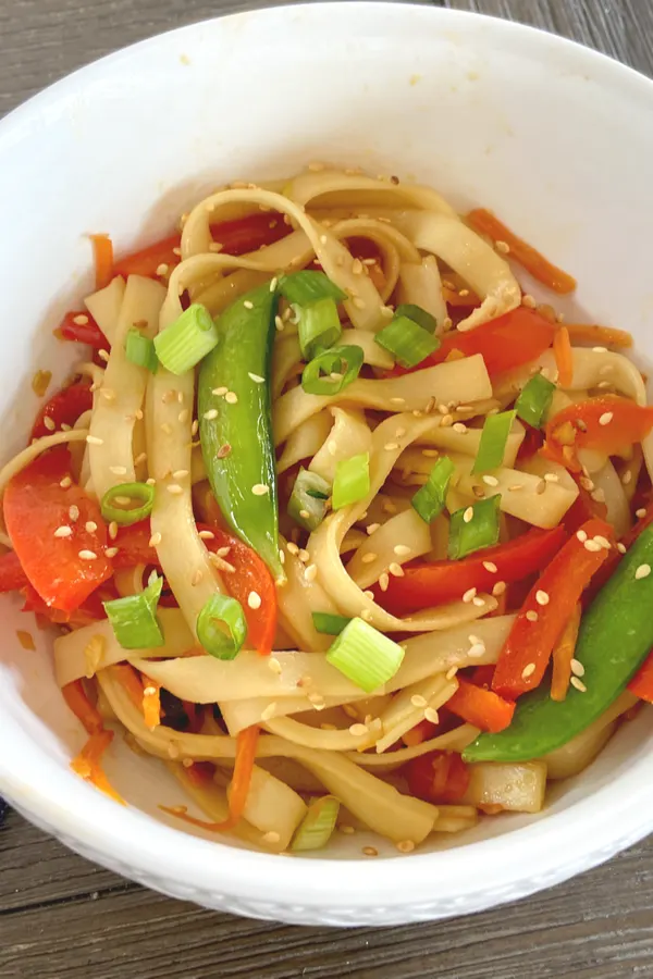 vegetable lo mein garnished with sesame seeds