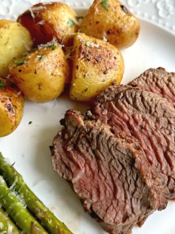 petite filet of mignon meal