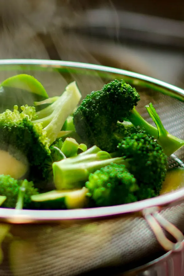 steamed broccoli 