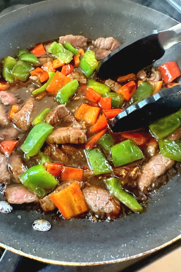 steak and peppers cooking in stir fry sauce 