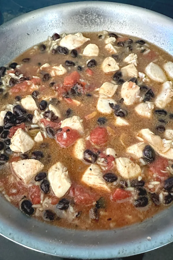chicken tomatoes and black beans in seasoned broth