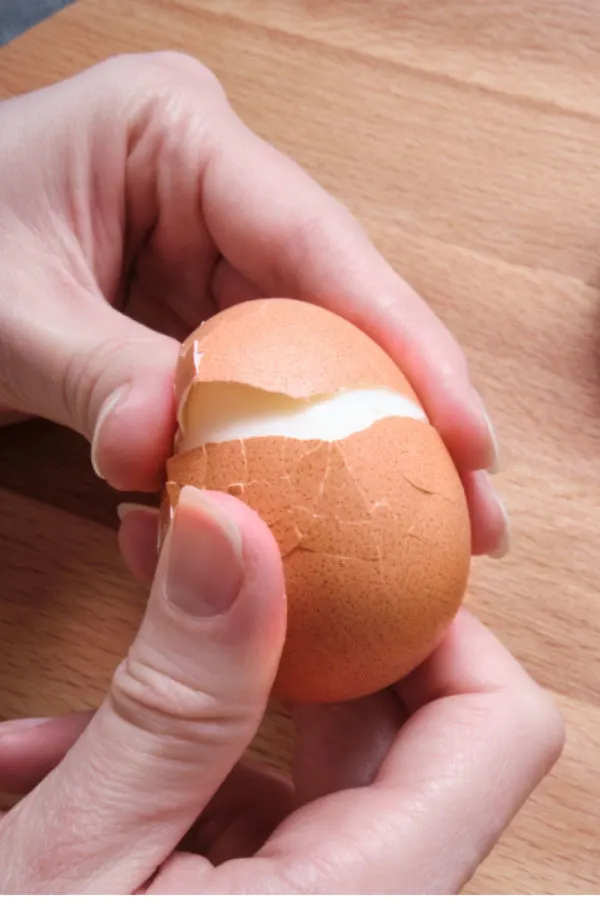 peeling hard boiled egg