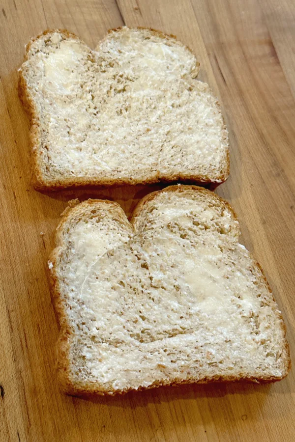 buttered bread slices