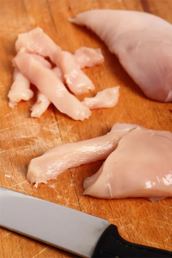 slicing raw chicken breast