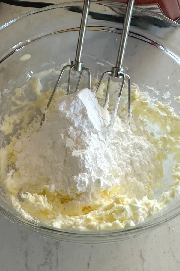 powdered sugar on cream cheese filling