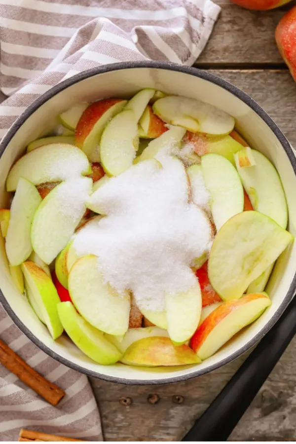 apple slices with sugar