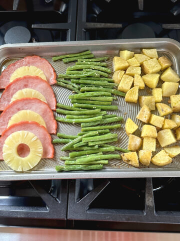 Sheet pan Christmas dinner with ham, green beans and potatoes