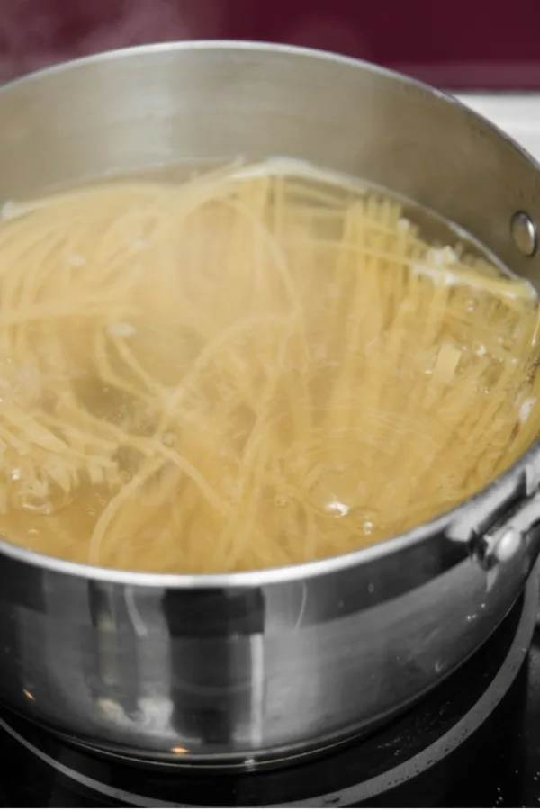 spaghetti noodles in water