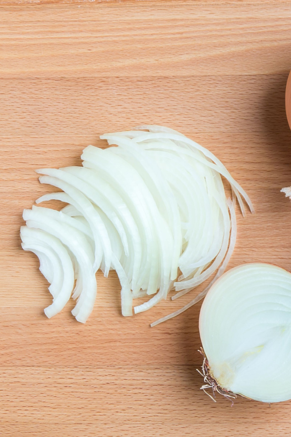 slicing onion thinly 