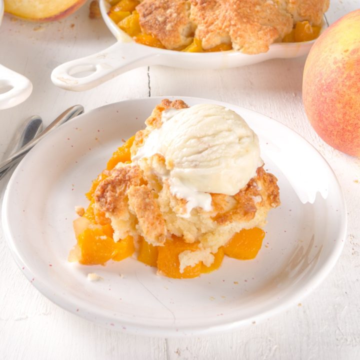 peach cobbler for two with ice cream