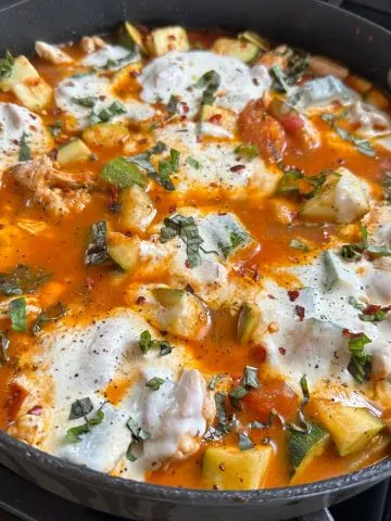 caprese chicken and zucchini skillet