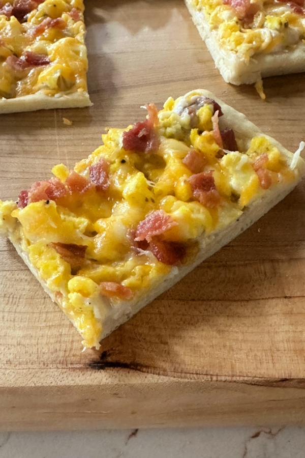 breakfast pizza slice