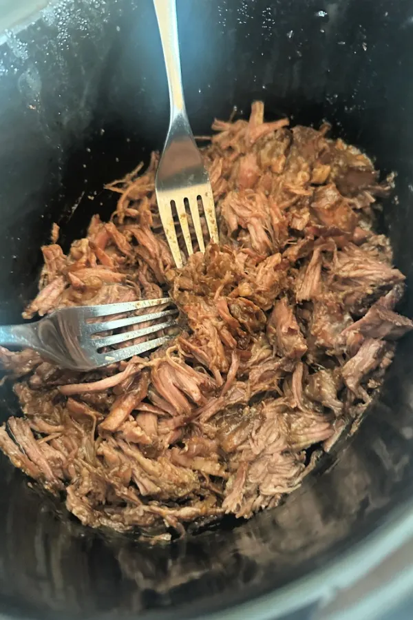 shredding barbecue beef in crock pot